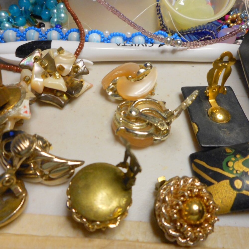 8 pairs of clip-on earrings